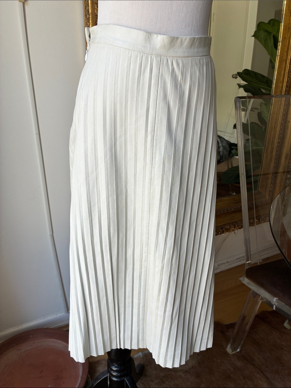 L’agence White Pleated leather Midi Skirt - size small